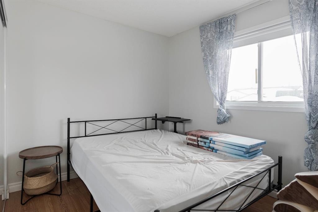 110 Parmenter Crescent, Fort Mcmurray, AB - Indoor Photo Showing Bedroom