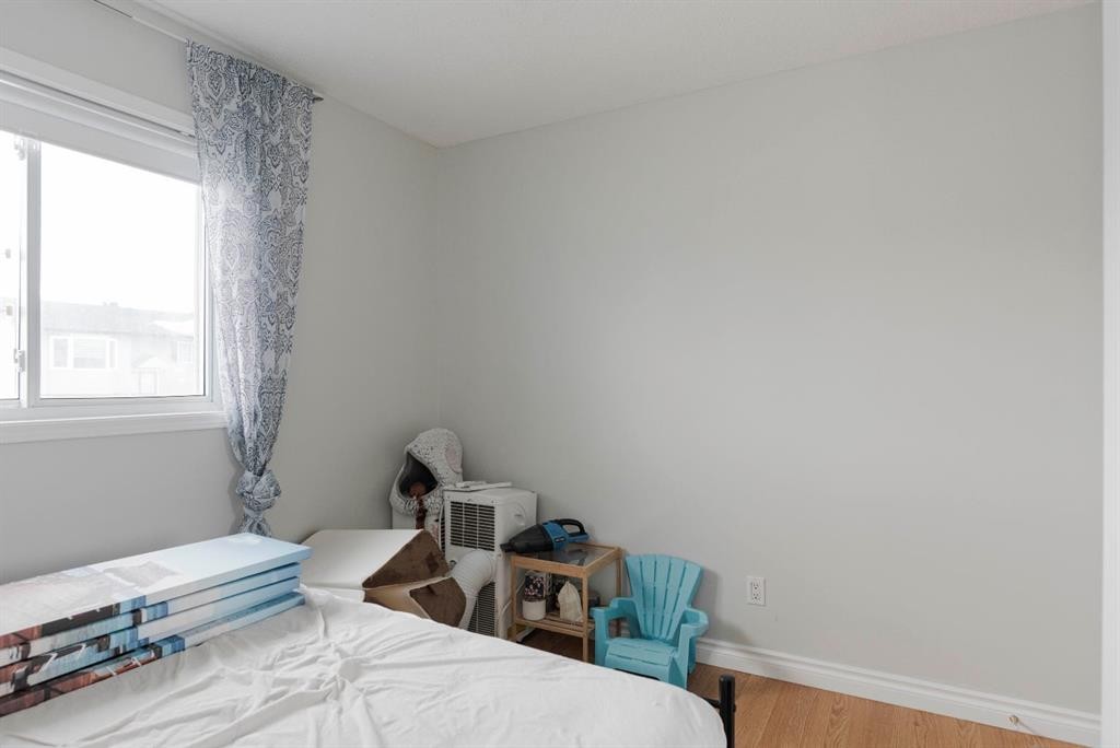 110 Parmenter Crescent, Fort Mcmurray, AB - Indoor Photo Showing Bedroom