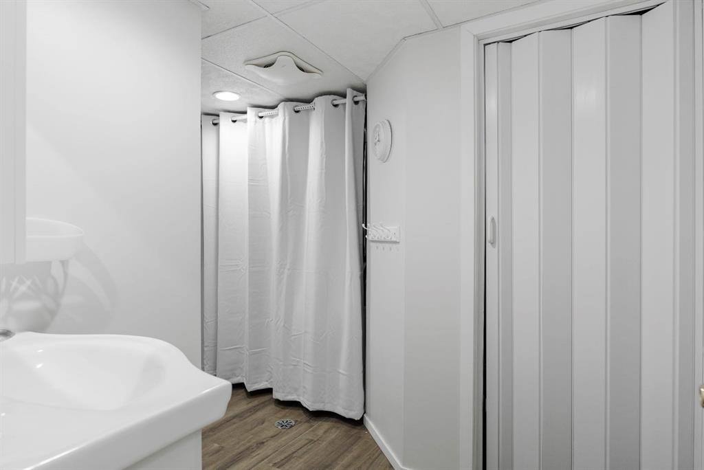 110 Parmenter Crescent, Fort Mcmurray, AB - Indoor Photo Showing Bathroom