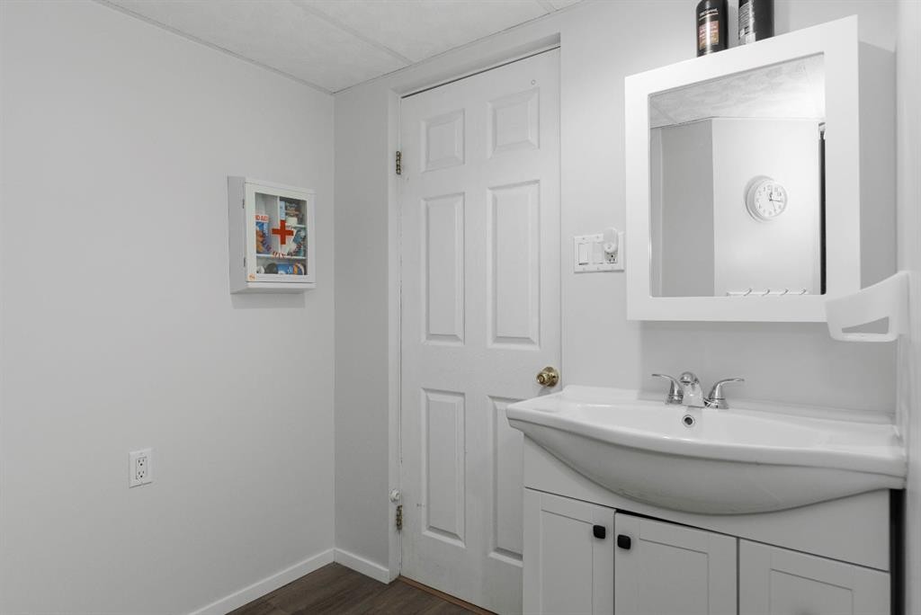 110 Parmenter Crescent, Fort Mcmurray, AB - Indoor Photo Showing Bathroom