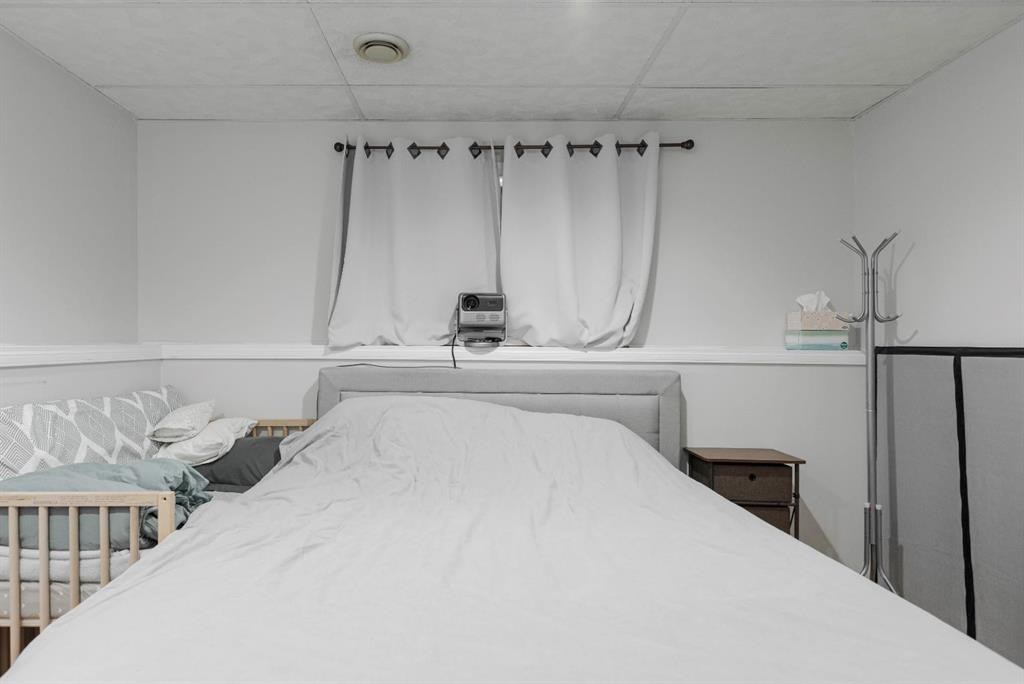 110 Parmenter Crescent, Fort Mcmurray, AB - Indoor Photo Showing Bedroom