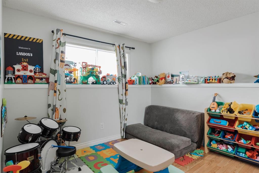 110 Parmenter Crescent, Fort Mcmurray, AB - Indoor Photo Showing Other Room