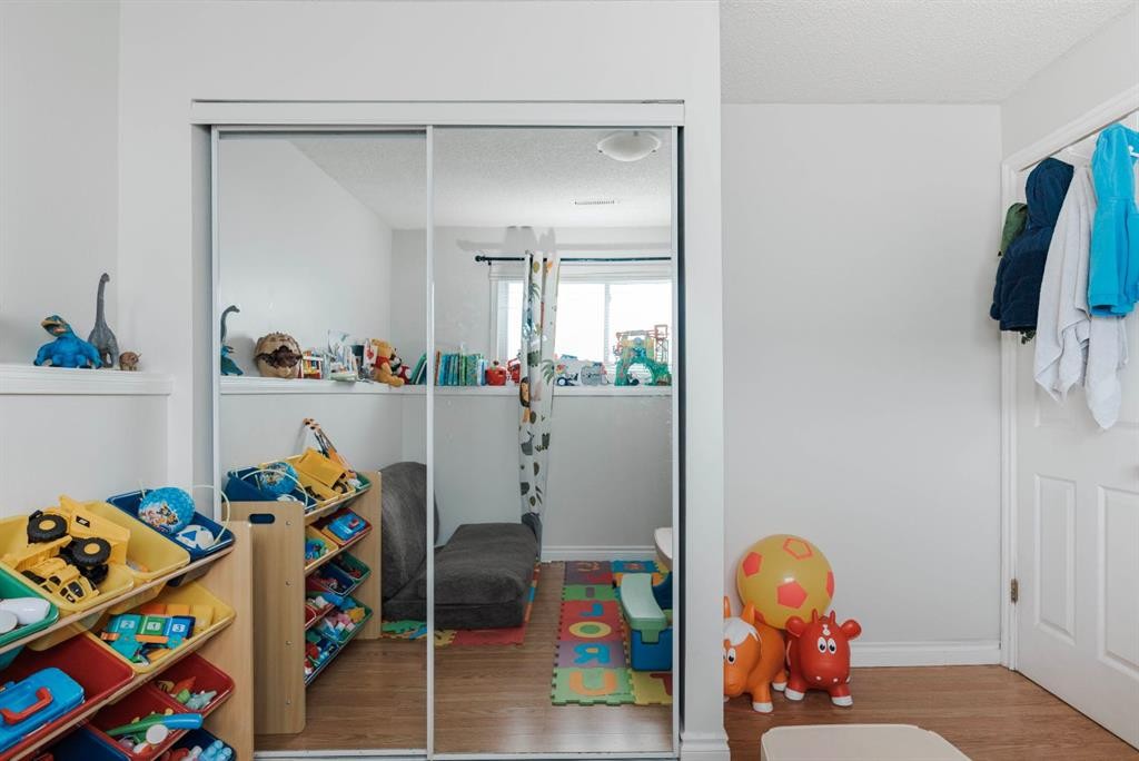 110 Parmenter Crescent, Fort Mcmurray, AB - Indoor Photo Showing Other Room