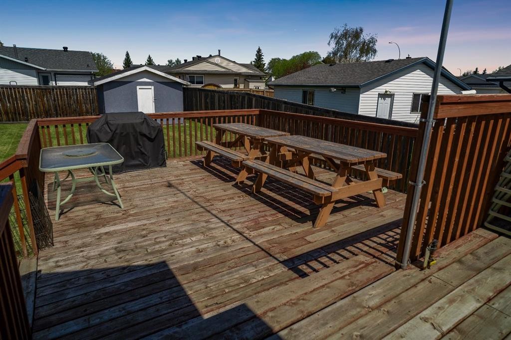110 Parmenter Crescent, Fort Mcmurray, AB - Outdoor With Deck Patio Veranda With Exterior