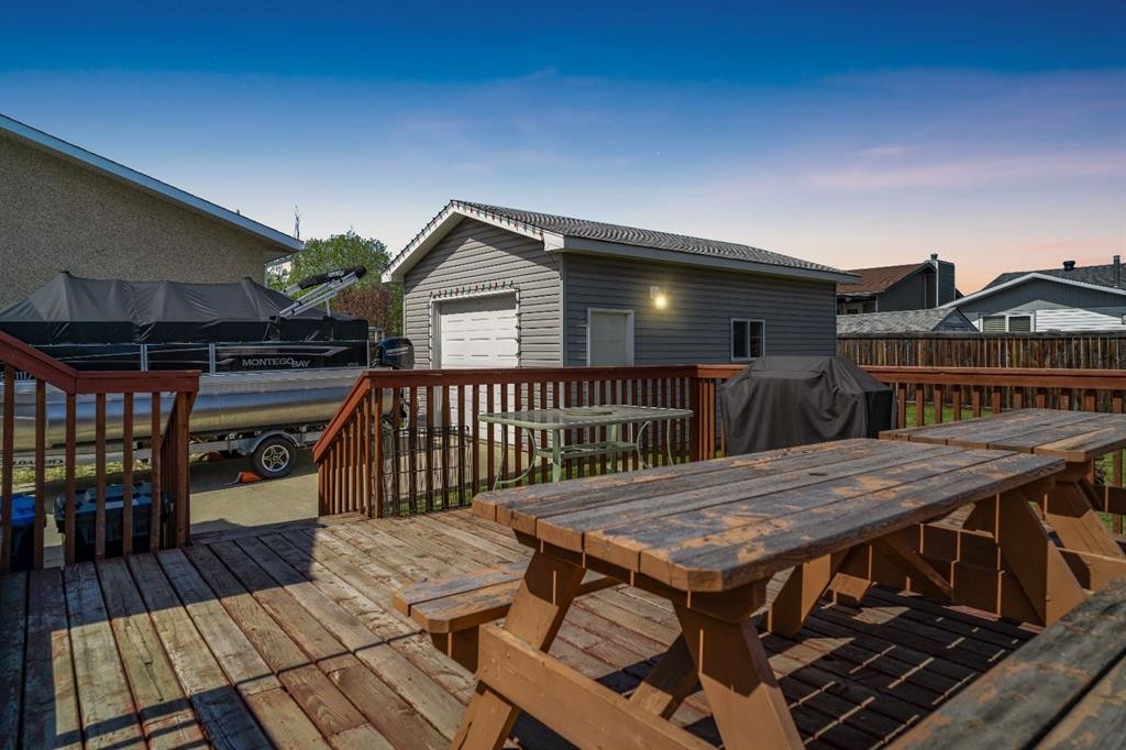 110 Parmenter Crescent, Fort Mcmurray, AB - Outdoor With Deck Patio Veranda With Exterior