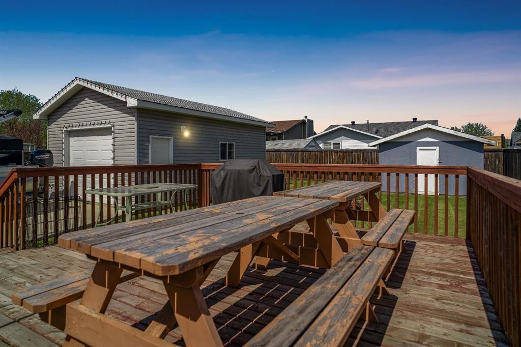 110 Parmenter Crescent, Fort Mcmurray, AB - Outdoor With Deck Patio Veranda With Exterior