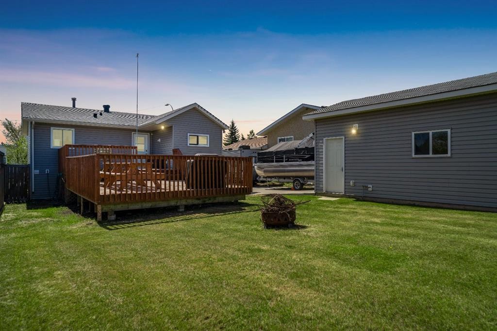 110 Parmenter Crescent, Fort Mcmurray, AB - Outdoor With Deck Patio Veranda