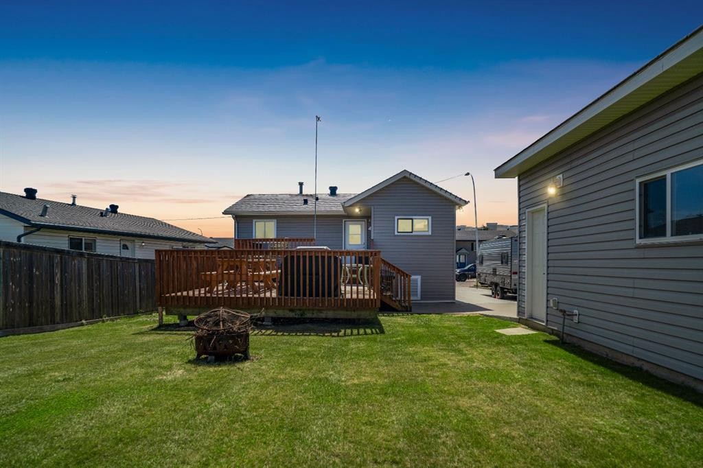 110 Parmenter Crescent, Fort Mcmurray, AB - Outdoor With Deck Patio Veranda With Exterior