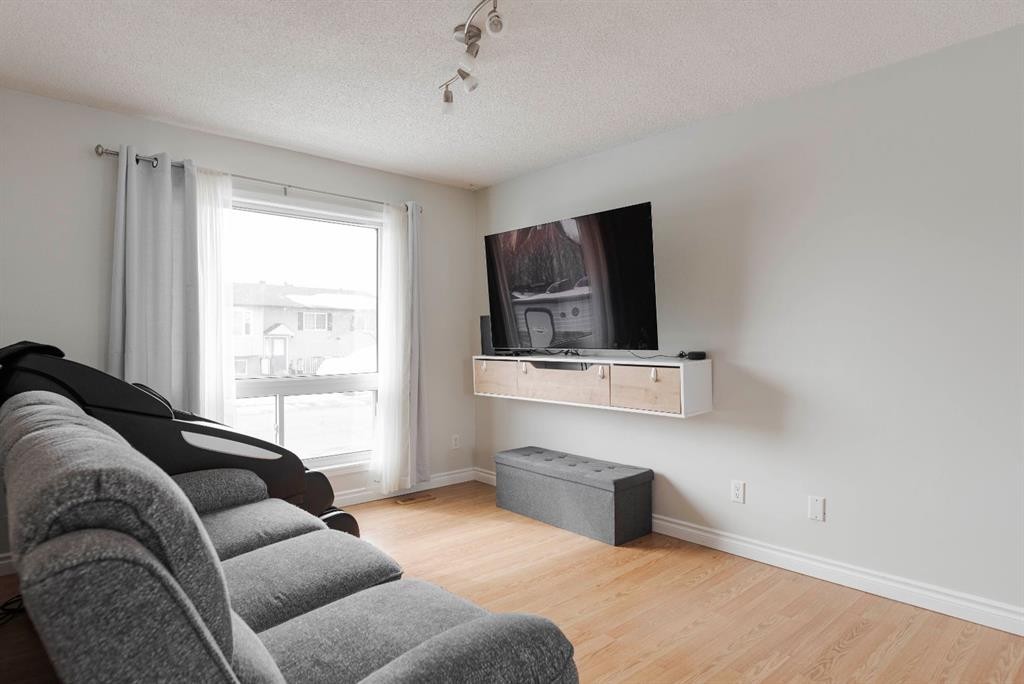 110 Parmenter Crescent, Fort Mcmurray, AB - Indoor