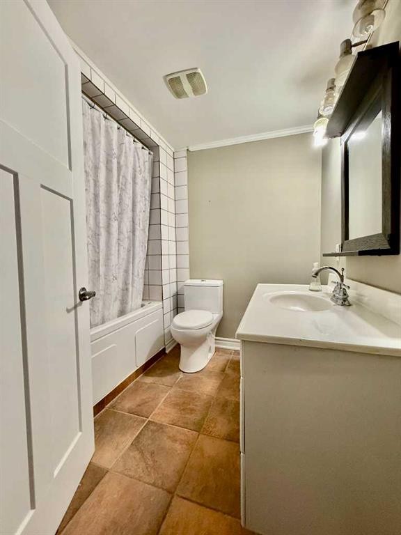 100 Silica Place, Fort Mcmurray, AB - Indoor Photo Showing Bathroom
