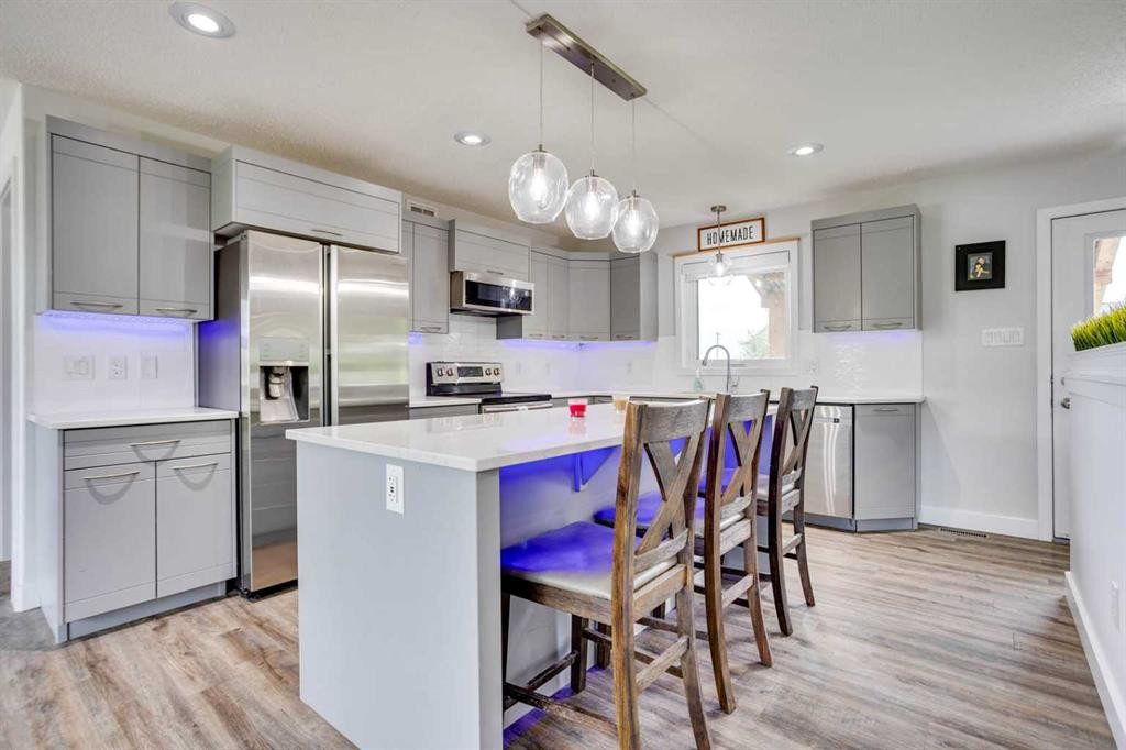 7313 Hughes Avenue, Fort Mcmurray, AB - Indoor Photo Showing Kitchen With Upgraded Kitchen