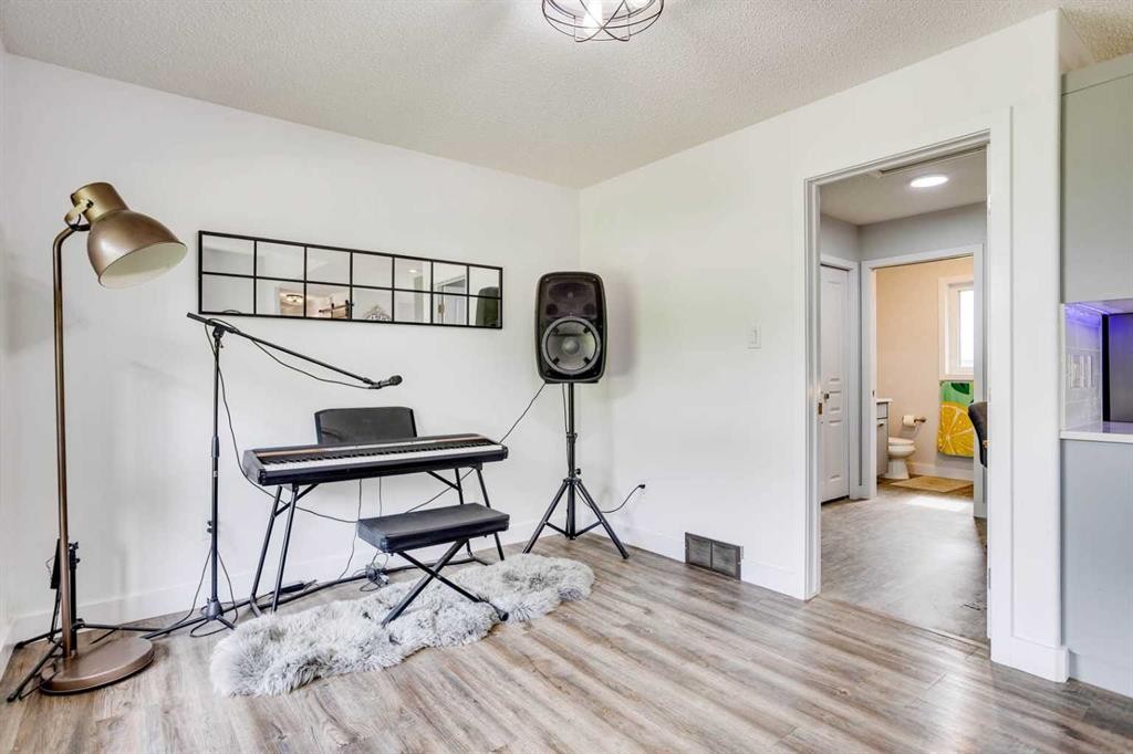 7313 Hughes Avenue, Fort Mcmurray, AB - Indoor Photo Showing Other Room