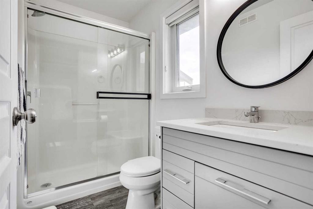 7313 Hughes Avenue, Fort Mcmurray, AB - Indoor Photo Showing Bathroom
