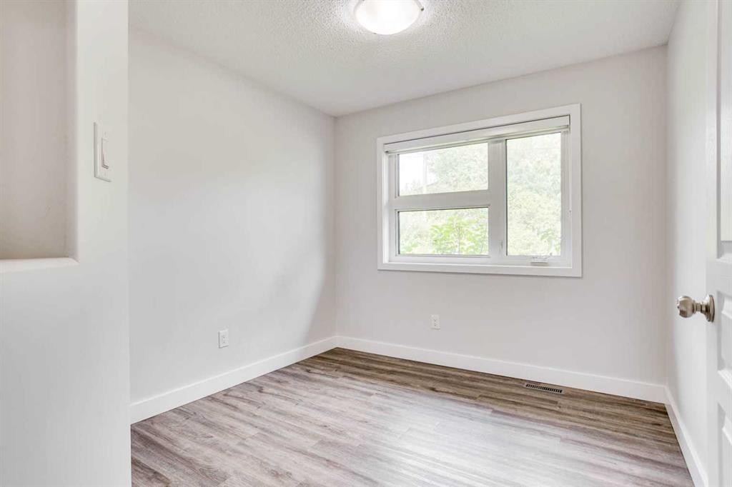 7313 Hughes Avenue, Fort Mcmurray, AB - Indoor Photo Showing Other Room