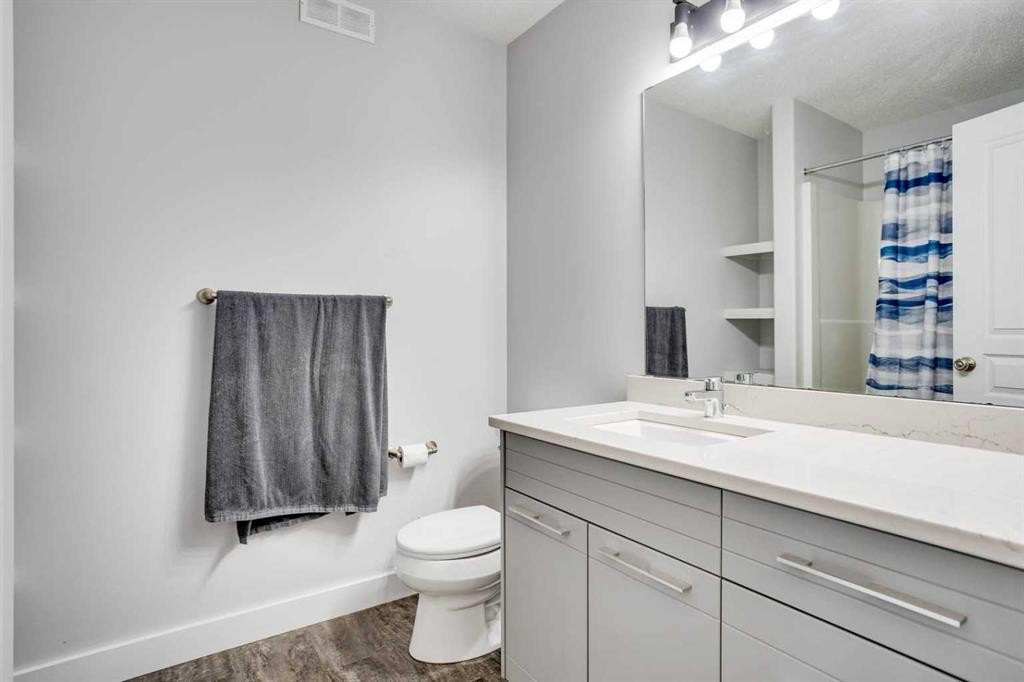 7313 Hughes Avenue, Fort Mcmurray, AB - Indoor Photo Showing Bathroom