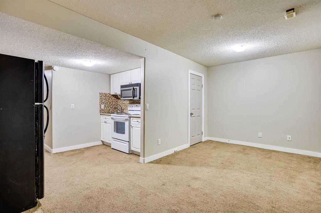 258 Fox Crescent, Fort Mcmurray, AB - Indoor Photo Showing Kitchen