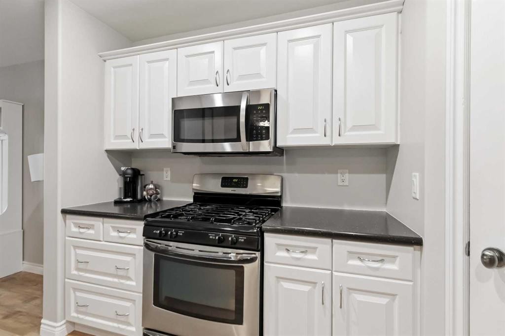 112 Saline Creek Way, Fort Mcmurray, AB - Indoor Photo Showing Kitchen