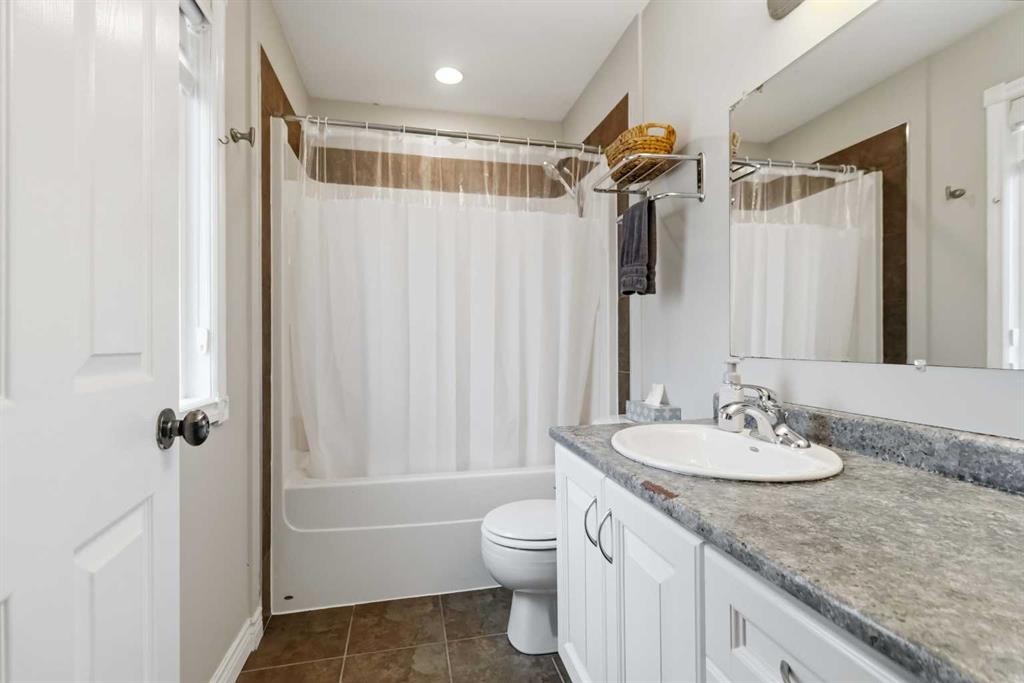 112 Saline Creek Way, Fort Mcmurray, AB - Indoor Photo Showing Bathroom
