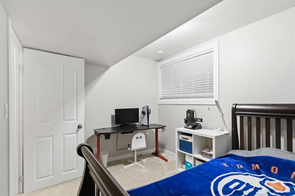 112 Saline Creek Way, Fort Mcmurray, AB - Indoor Photo Showing Bedroom