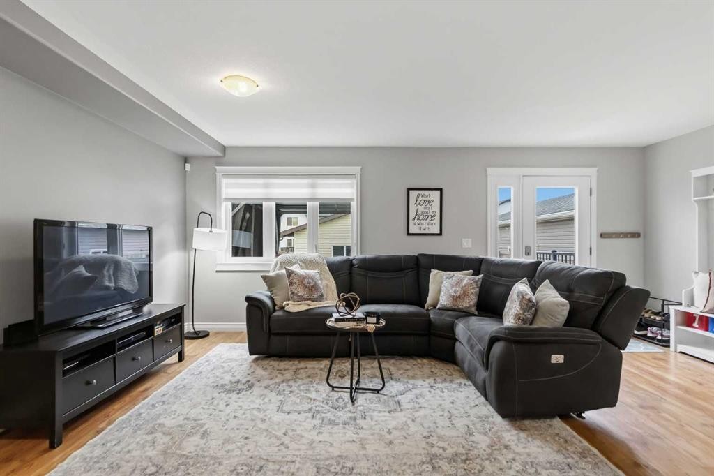 112 Saline Creek Way, Fort Mcmurray, AB - Indoor Photo Showing Living Room