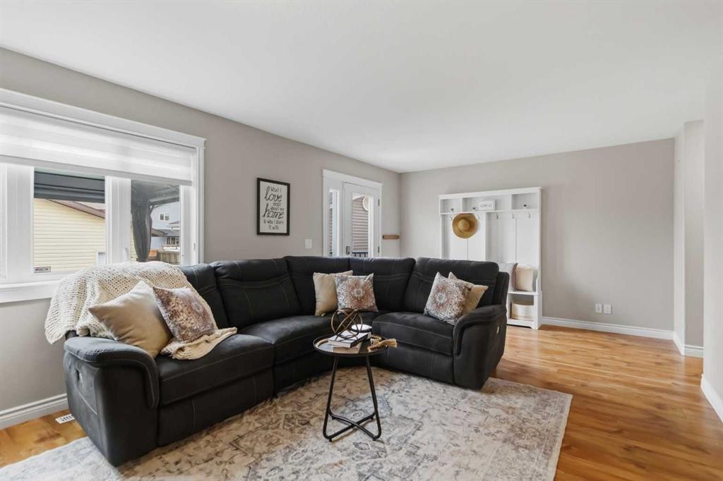 112 Saline Creek Way, Fort Mcmurray, AB - Indoor Photo Showing Living Room