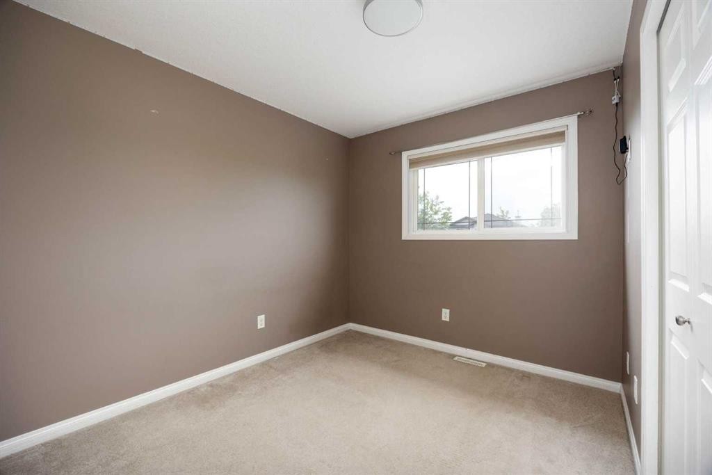 148 Fox Crescent, Fort Mcmurray, AB - Indoor Photo Showing Other Room