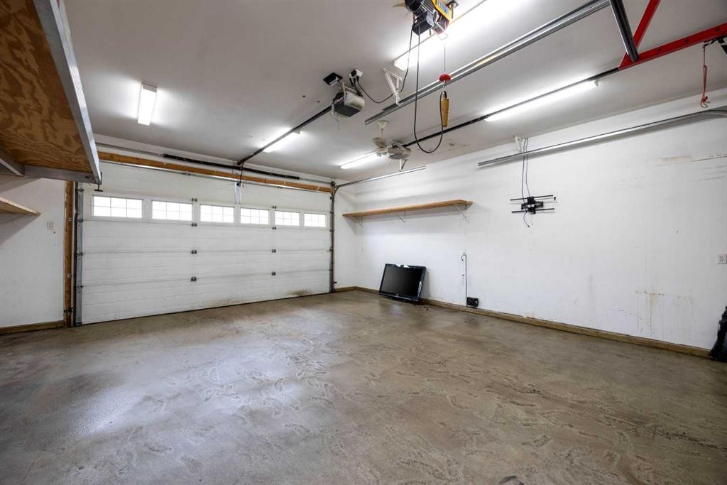 148 Fox Crescent, Fort Mcmurray, AB - Indoor Photo Showing Garage