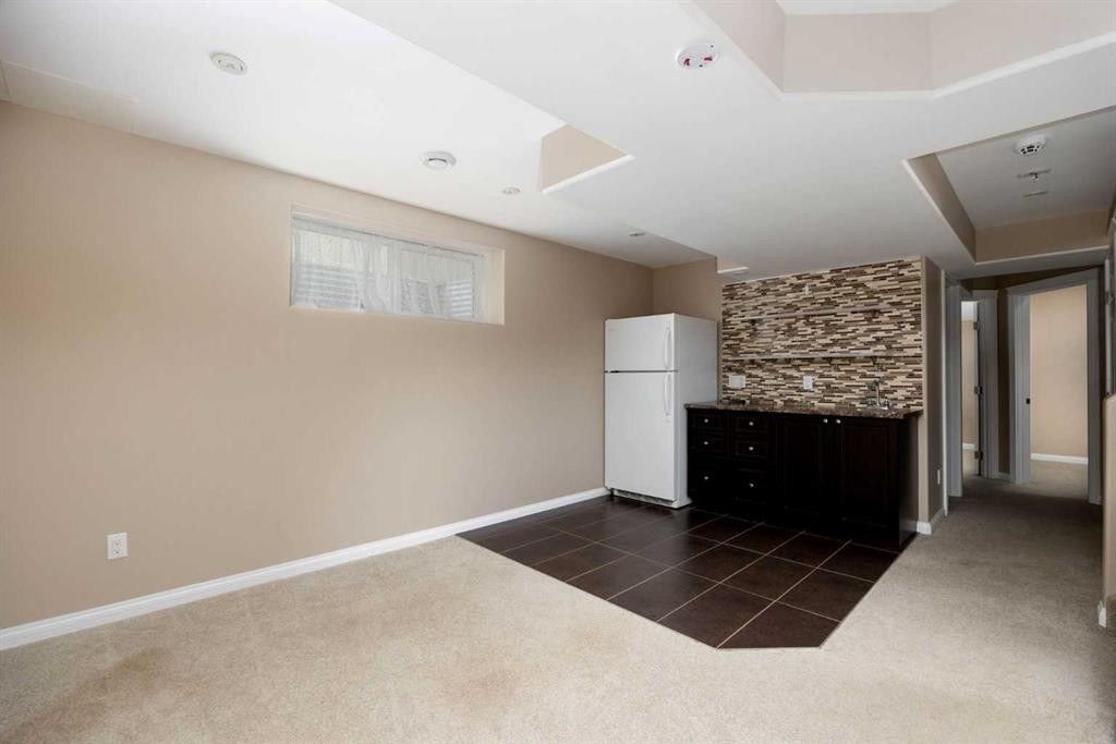 148 Fox Crescent, Fort Mcmurray, AB - Indoor Photo Showing Other Room