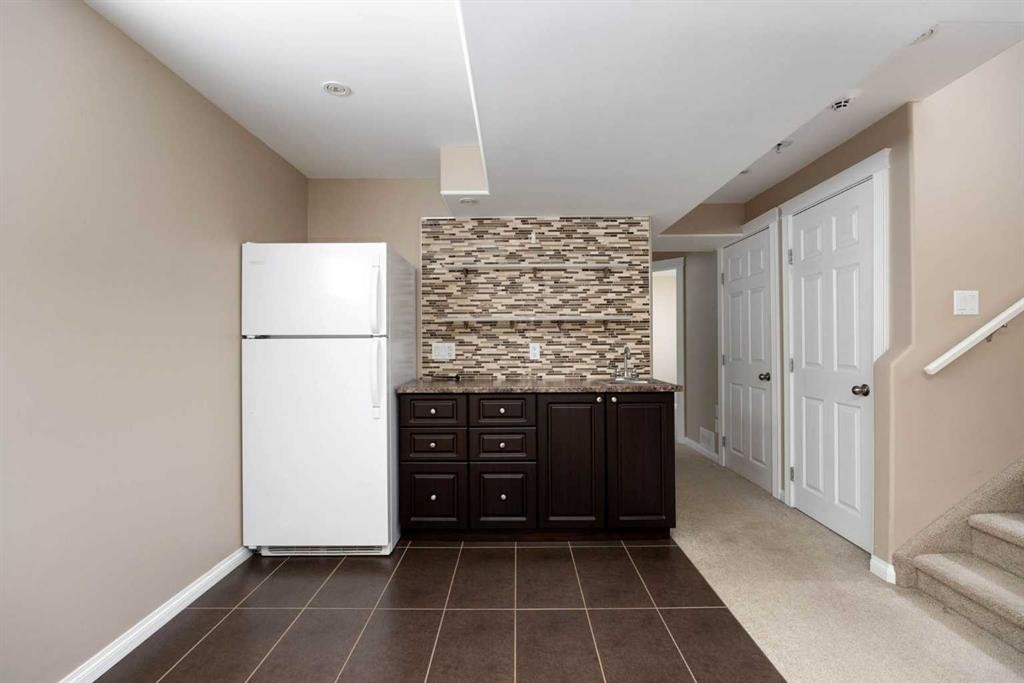 148 Fox Crescent, Fort Mcmurray, AB - Indoor Photo Showing Other Room