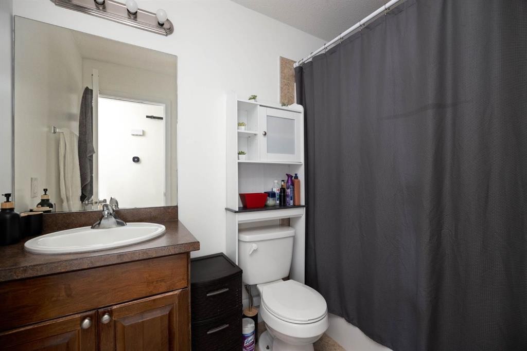 128 Hawthorn Way, Fort Mcmurray, AB - Indoor Photo Showing Bathroom