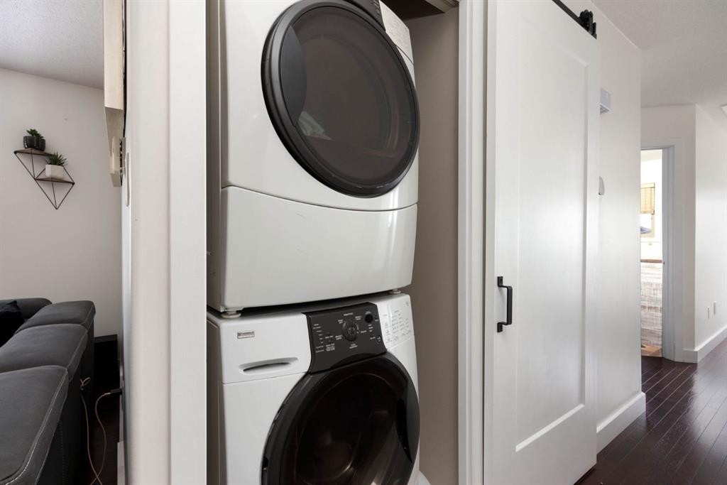 128 Hawthorn Way, Fort Mcmurray, AB - Indoor Photo Showing Laundry Room