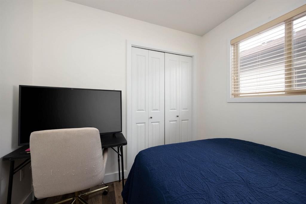 128 Hawthorn Way, Fort Mcmurray, AB - Indoor Photo Showing Bedroom