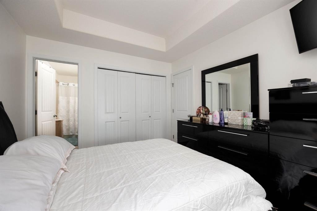128 Hawthorn Way, Fort Mcmurray, AB - Indoor Photo Showing Bedroom