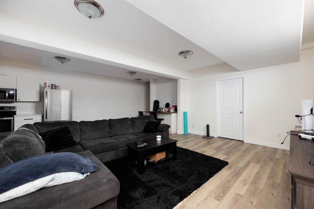 128 Hawthorn Way, Fort Mcmurray, AB - Indoor Photo Showing Living Room