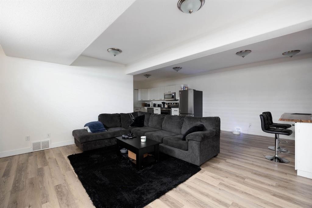 128 Hawthorn Way, Fort Mcmurray, AB - Indoor Photo Showing Living Room