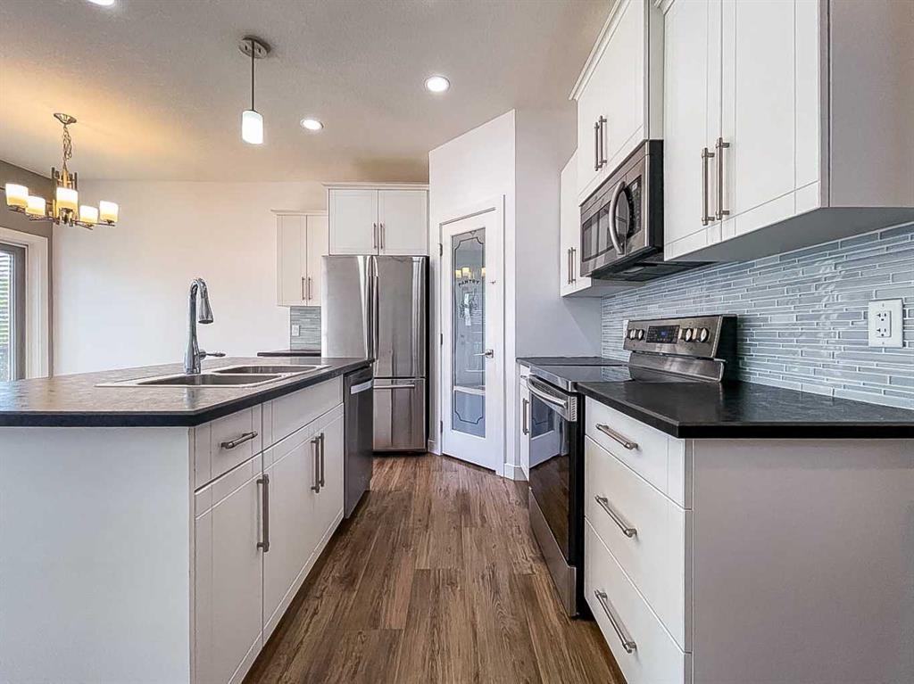 210 Athabasca Avenue, Fort Mcmurray, AB - Indoor Photo Showing Kitchen With Stainless Steel Kitchen With Double Sink With Upgraded Kitchen