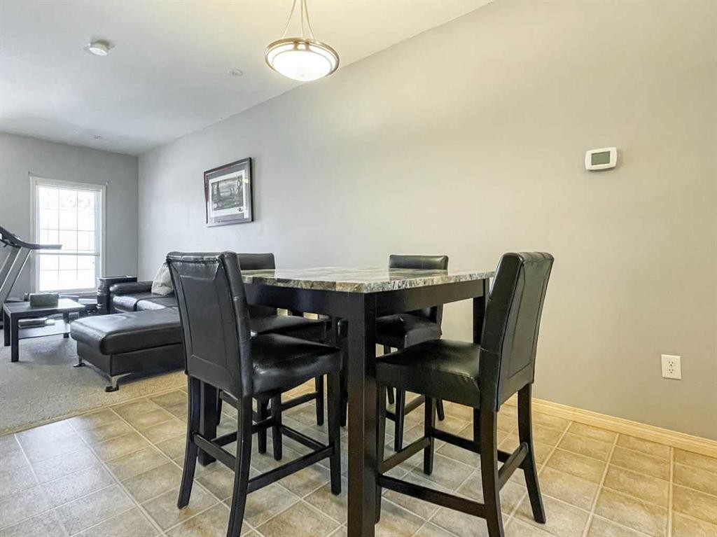 7108-200 Lougheed Drive, Fort Mcmurray, AB - Indoor Photo Showing Other Room