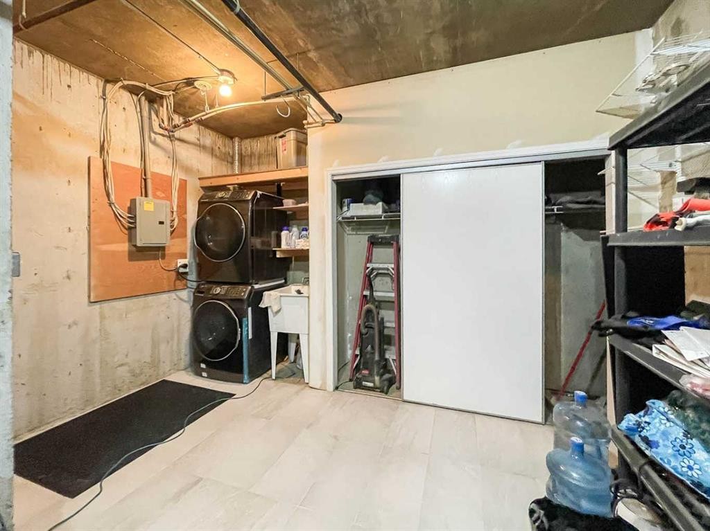 7108-200 Lougheed Drive, Fort Mcmurray, AB - Indoor Photo Showing Laundry Room