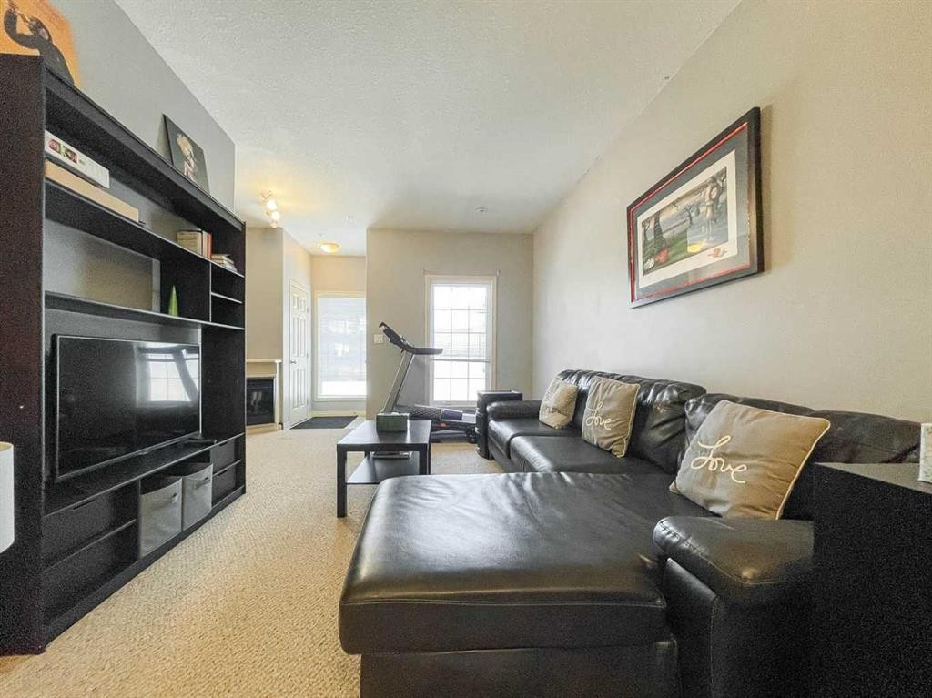 7108-200 Lougheed Drive, Fort Mcmurray, AB - Indoor Photo Showing Living Room