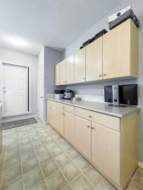 7108-200 Lougheed Drive, Fort Mcmurray, AB - Indoor Photo Showing Kitchen