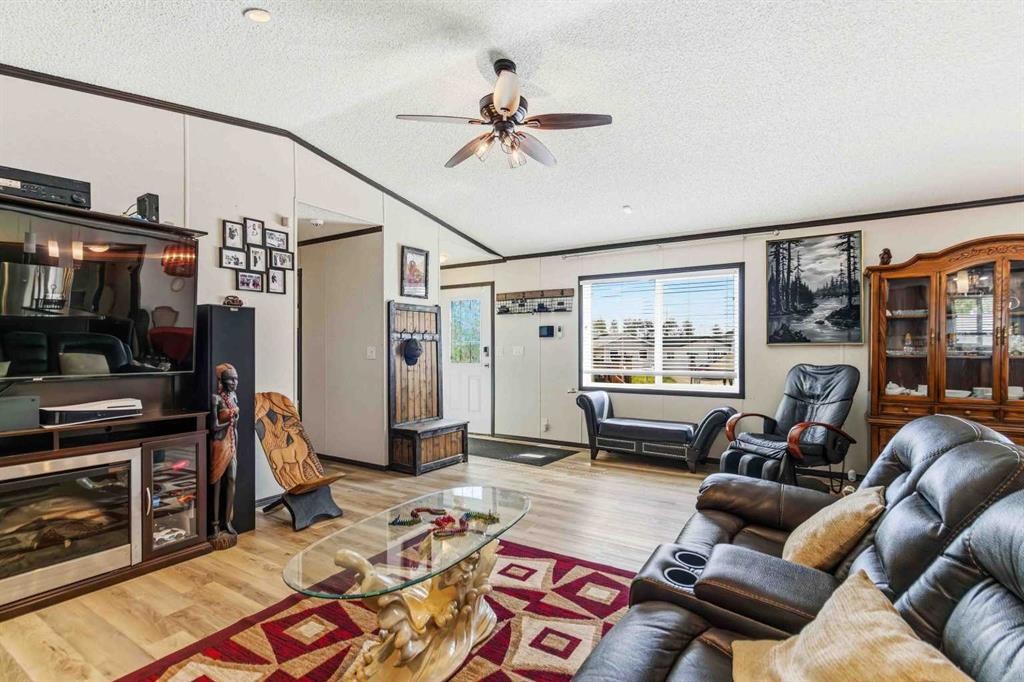 185 Grey Crescent, Fort Mcmurray, AB - Indoor Photo Showing Living Room