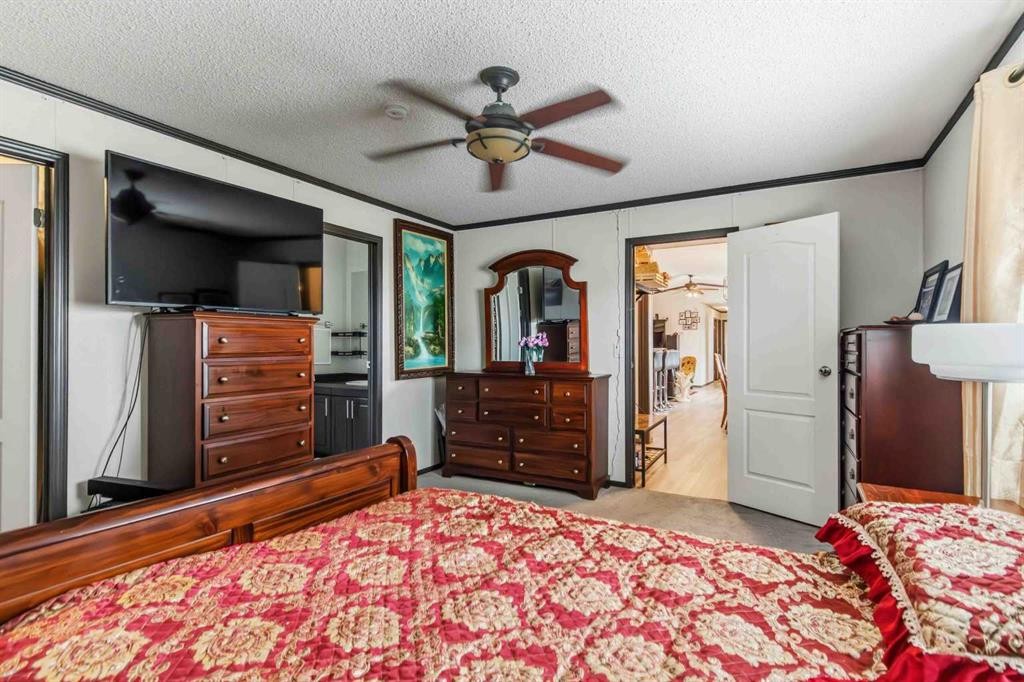 185 Grey Crescent, Fort Mcmurray, AB - Indoor Photo Showing Bedroom