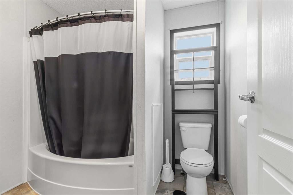 185 Grey Crescent, Fort Mcmurray, AB - Indoor Photo Showing Bathroom