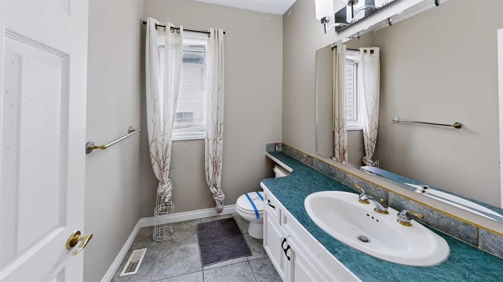 117 Barber Drive, Fort Mcmurray, AB - Indoor Photo Showing Bathroom