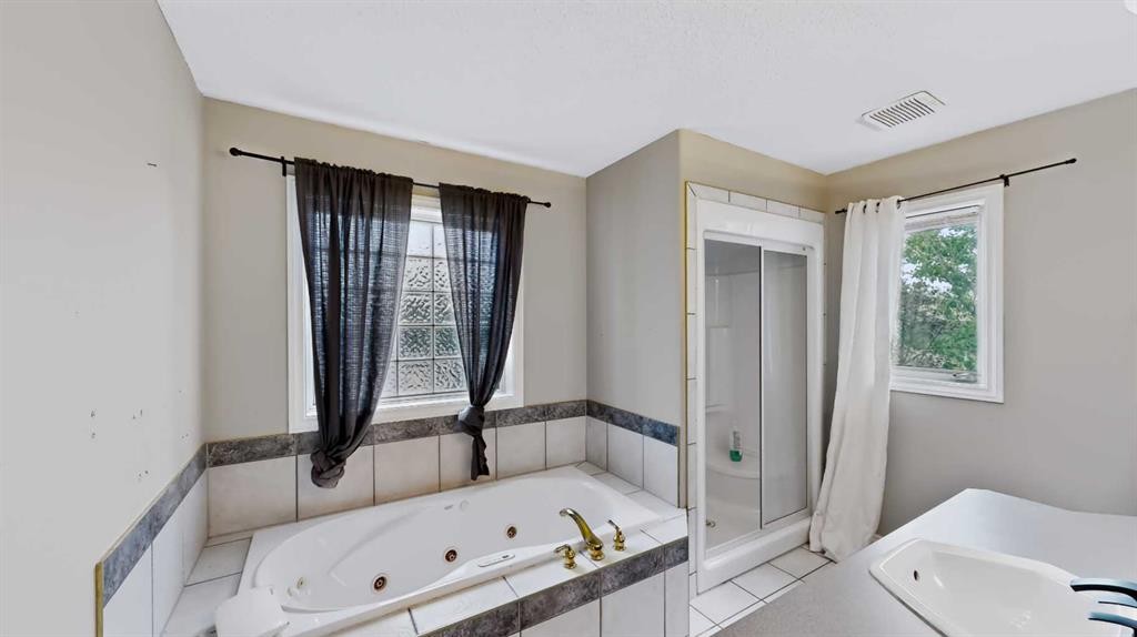 117 Barber Drive, Fort Mcmurray, AB - Indoor Photo Showing Bathroom
