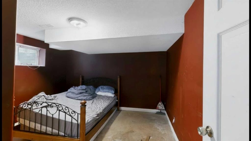 117 Barber Drive, Fort Mcmurray, AB - Indoor Photo Showing Bedroom