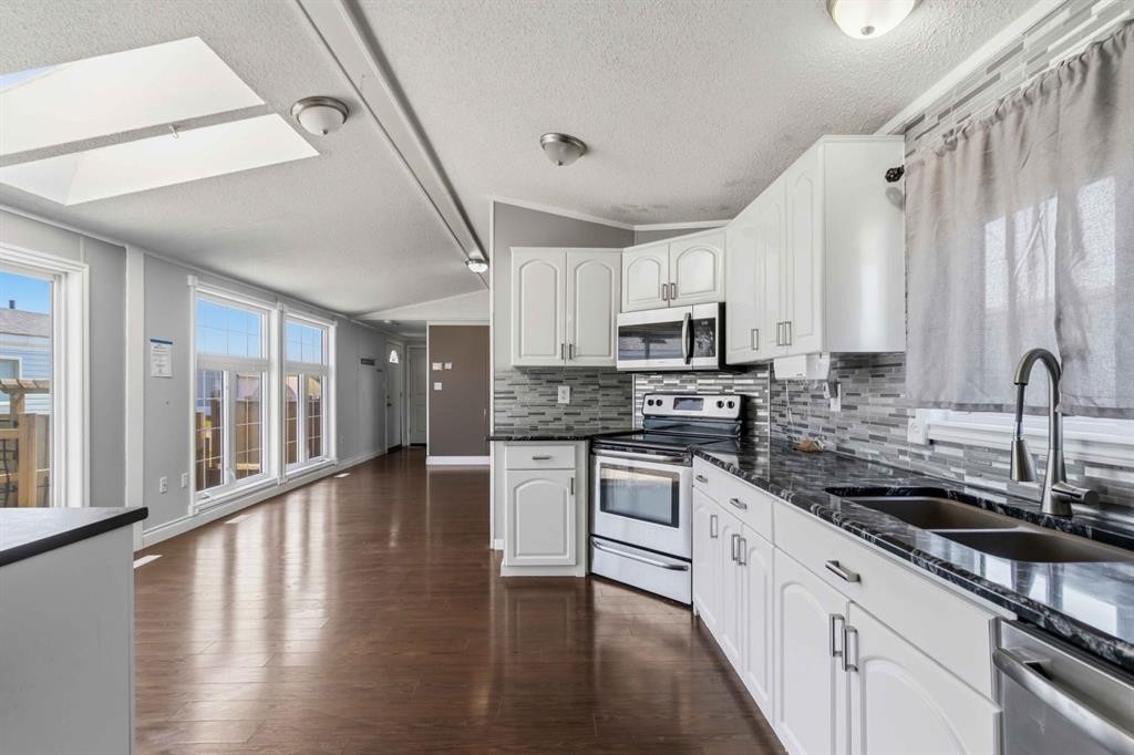 137 Cree Road, Fort Mcmurray, AB - Indoor Photo Showing Kitchen With Double Sink With Upgraded Kitchen