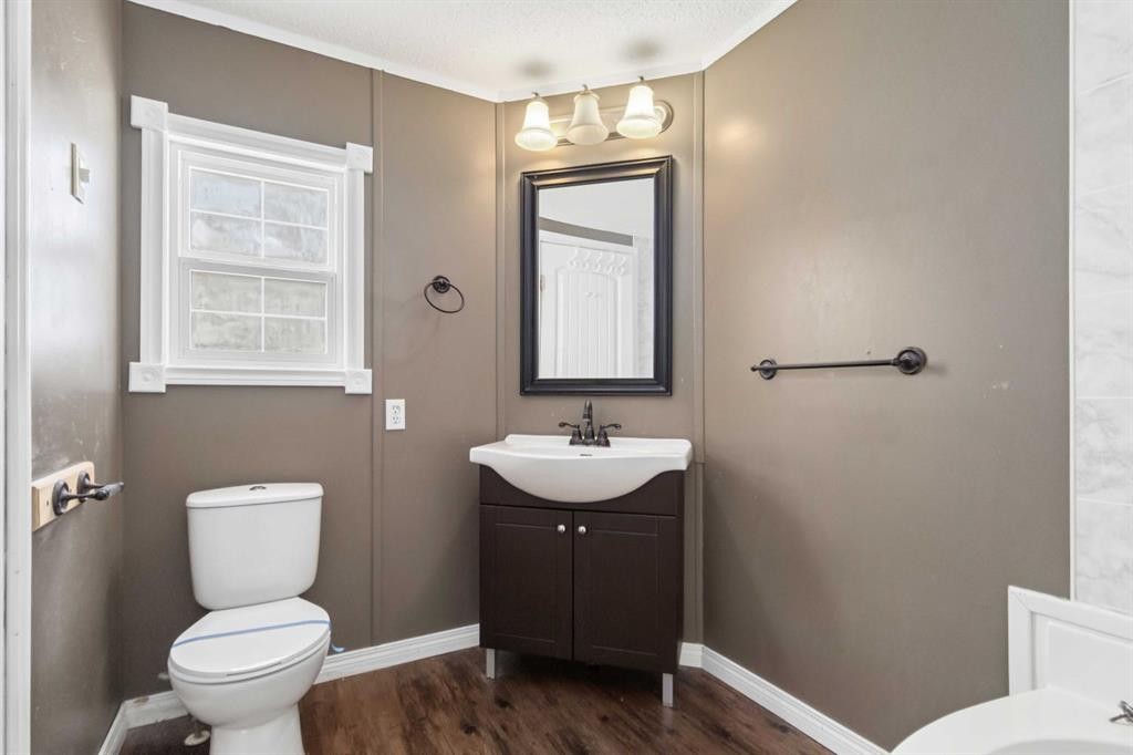 137 Cree Road, Fort Mcmurray, AB - Indoor Photo Showing Bathroom