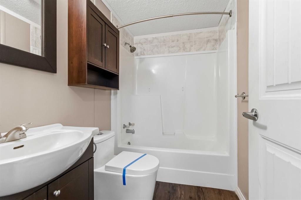 137 Cree Road, Fort Mcmurray, AB - Indoor Photo Showing Bathroom