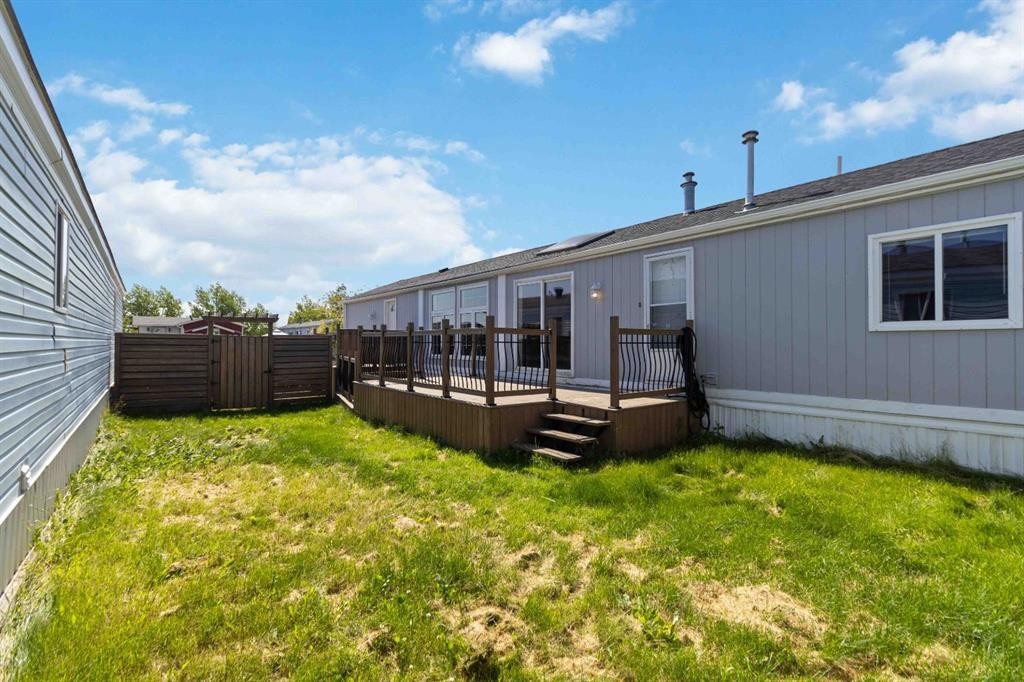 137 Cree Road, Fort Mcmurray, AB - Outdoor With Deck Patio Veranda